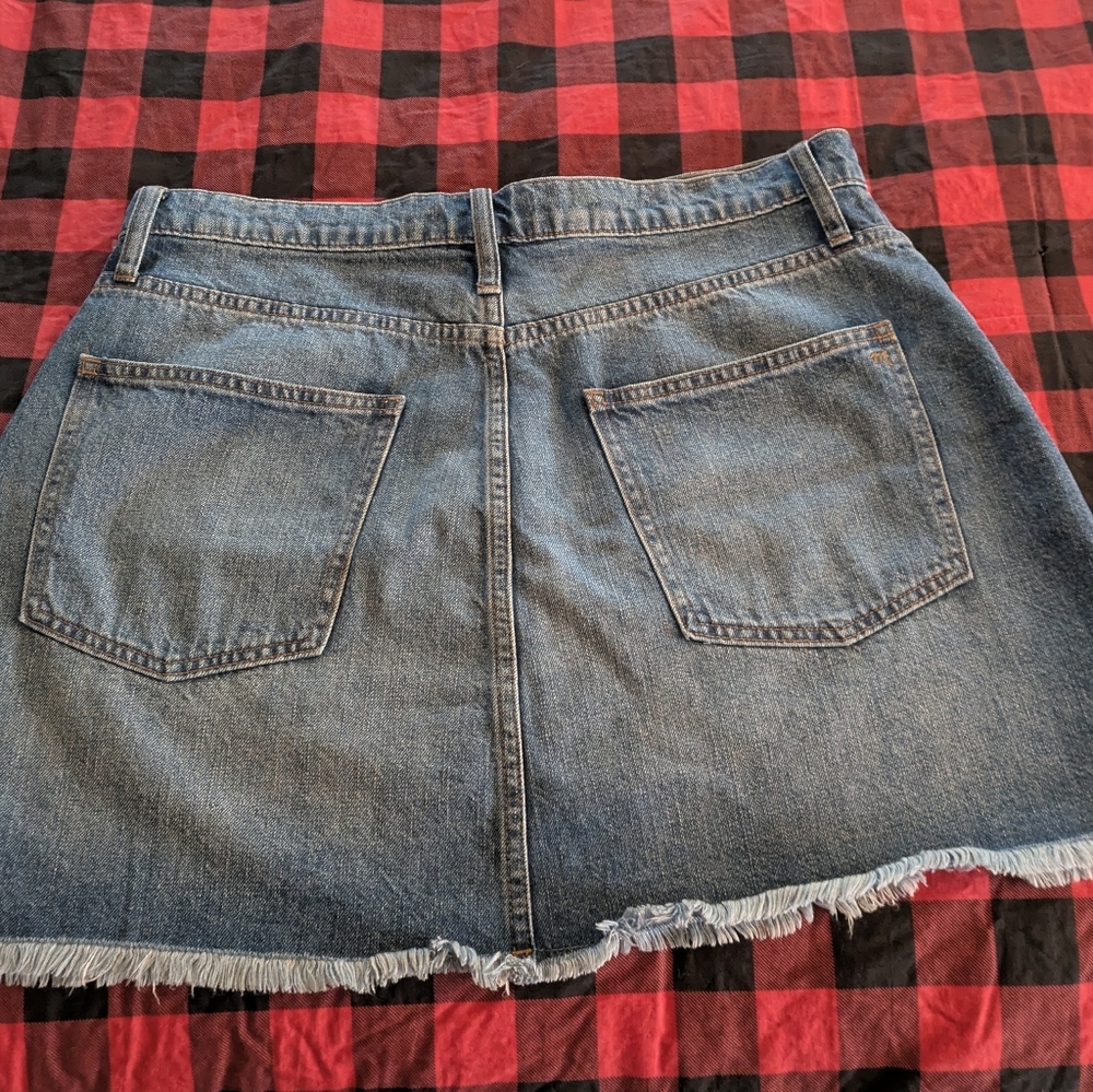 FLASH SALE! EUC Madewell denim mini skirt, 32" Waist - Picture 3 of 8